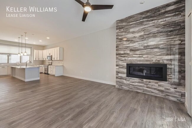 Building Photo - 427 Primrose Ln
