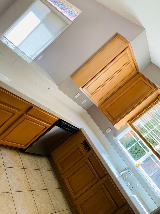 Building Photo - Gorgeous 3 Bedroom 2.5 Bath home in Livermore