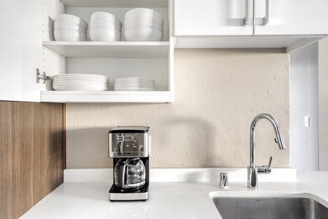 Building Photo - 1263 Lakeside Dr