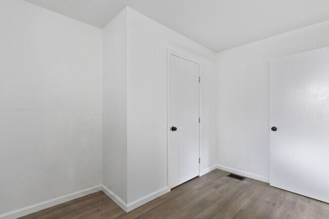 Building Photo - 9835 Winkler Dr