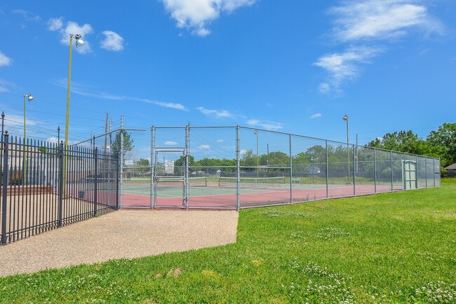 Building Photo - 3 BEDROOM HOUSE FOR LEASE