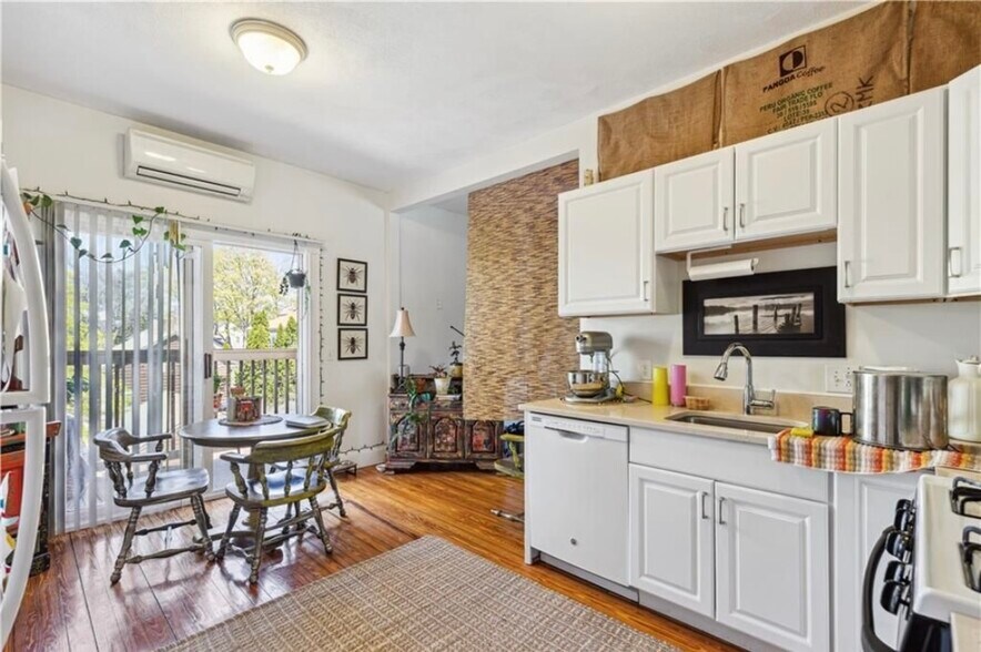 Kitchen - 42 Cypress St
