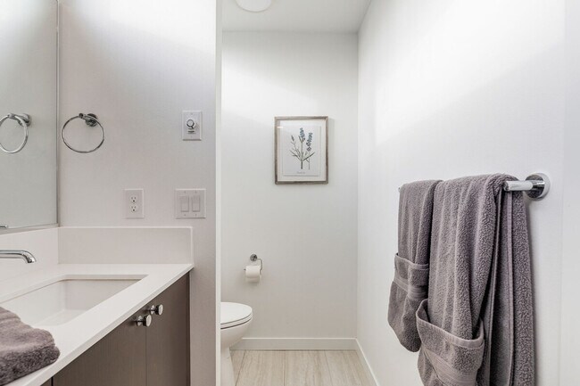 Building Photo - 1215 E Union St