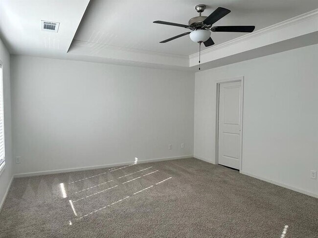Building Photo - 5635 Parkview Ln