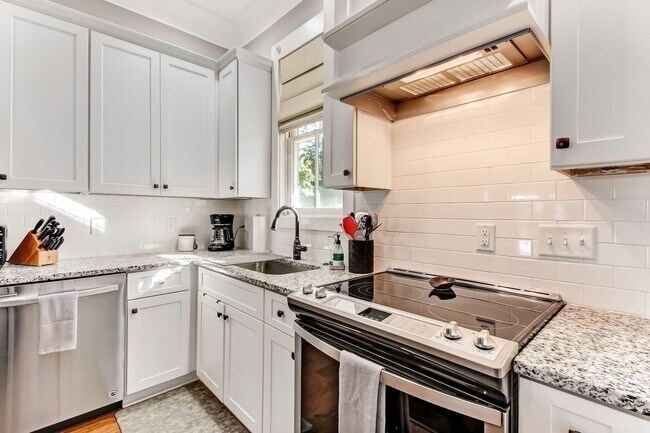 Building Photo - Luxury 3BR Townhome  in Savannah