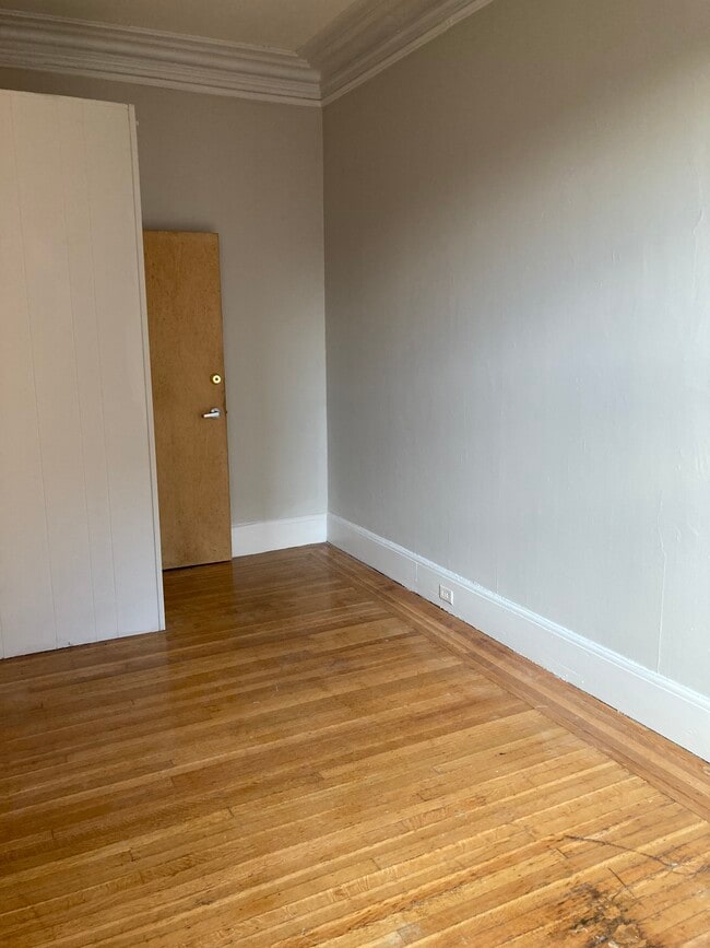 Building Photo - 403 Beacon St