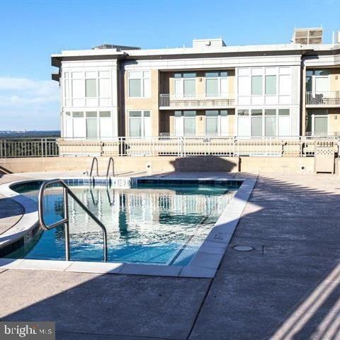 Building Photo - 8220 Crestwood Heights Dr