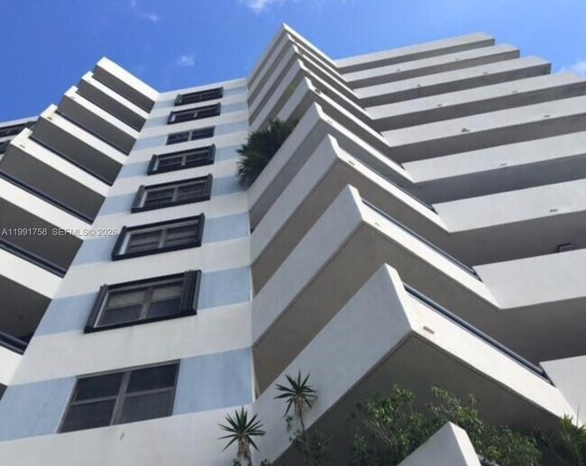 Building Photo - 555 NE 30th St