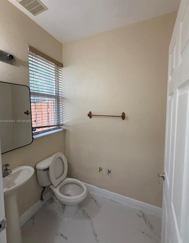 Building Photo - 6542 Hidden Cove Dr