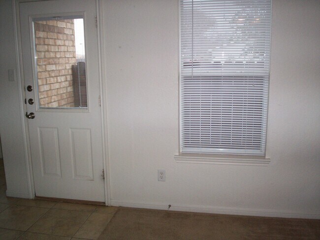 Building Photo - 2203 Botanical Dr