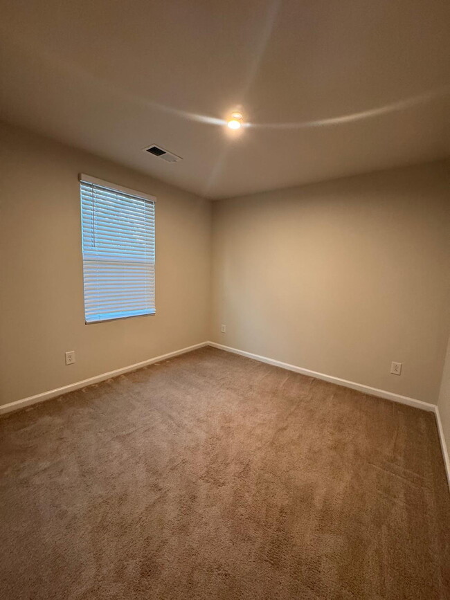 Building Photo - Beautiful 4-Bed, 2.5-Bath Home in Lyman – ...