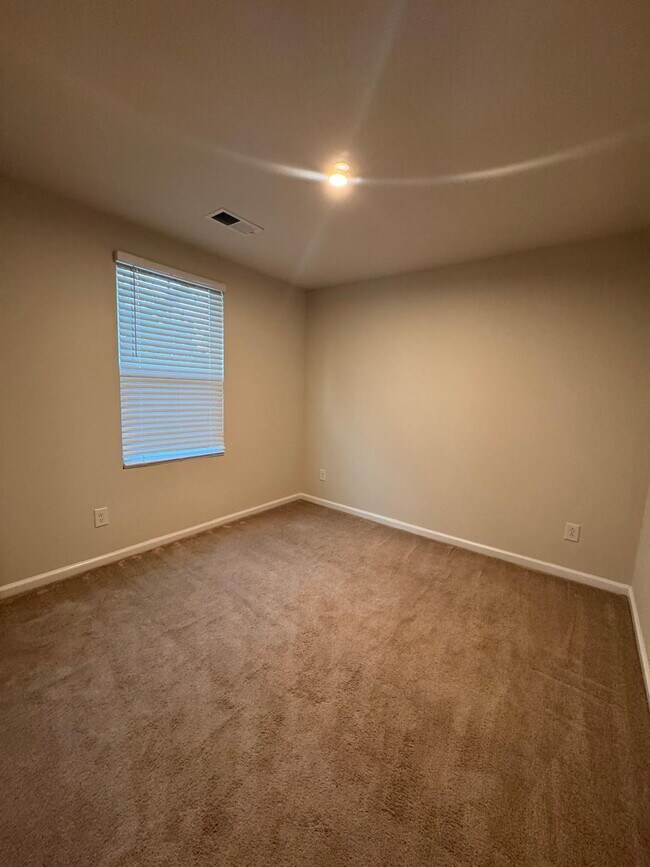 Building Photo - Beautiful 4-Bed, 2.5-Bath Home in Lyman – Spacious Living in a Prime Upstate Location!