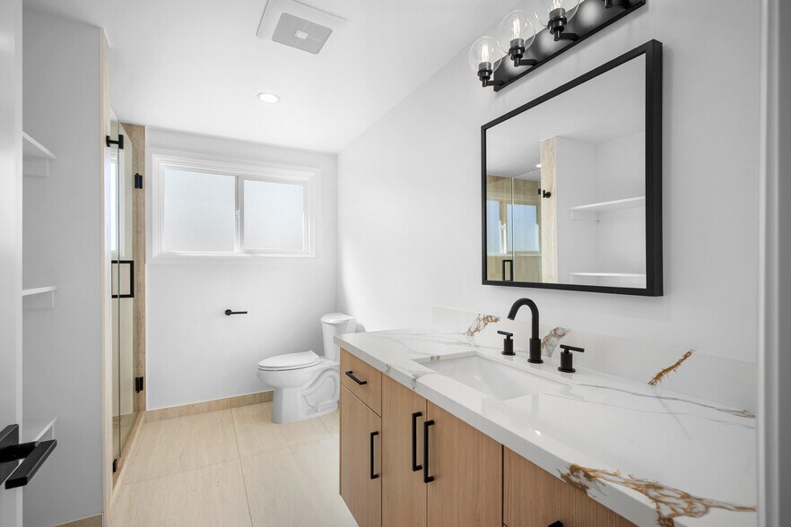 Building Photo - 16057 Knapp St