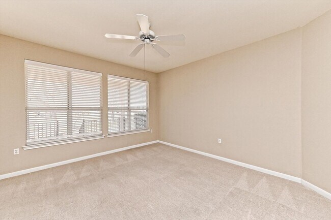 Building Photo - 117 Larkspur Ln