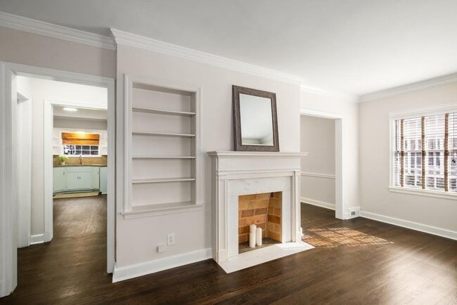 Building Photo - 140 Rumson Rd NE