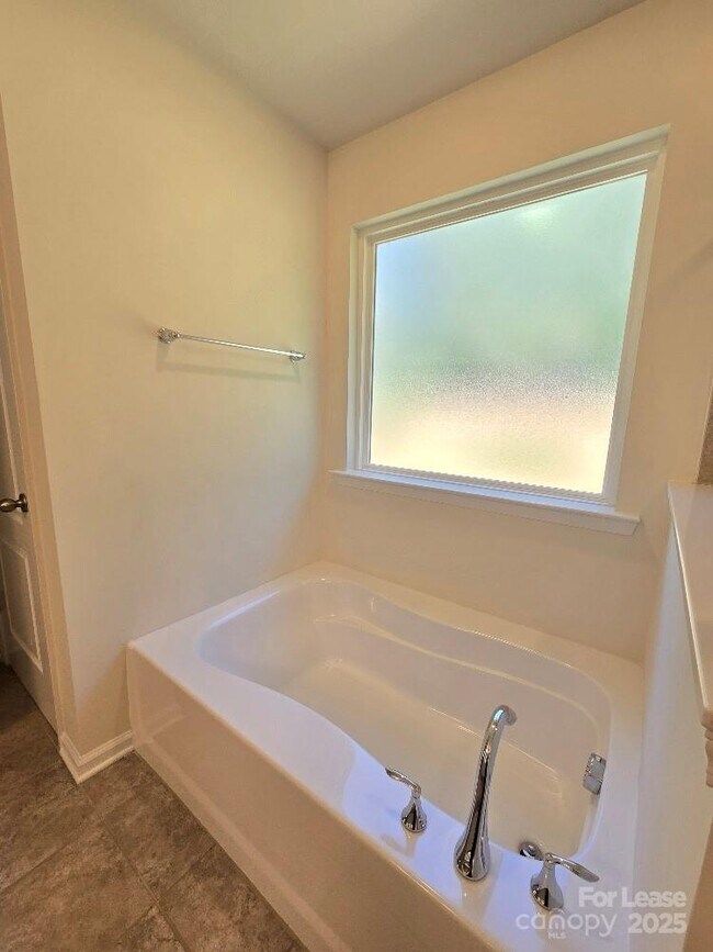 Building Photo - 14611 Murfield Ct