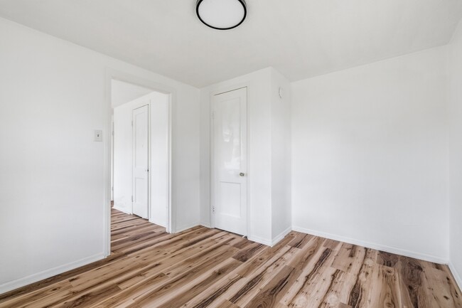 Building Photo - 420 W 25th St
