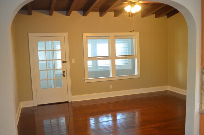 Florida Room - 1642 Van Buren St