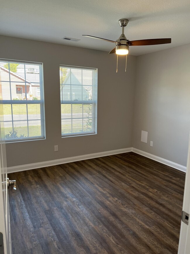 Building Photo - 800 Spring Park Rd