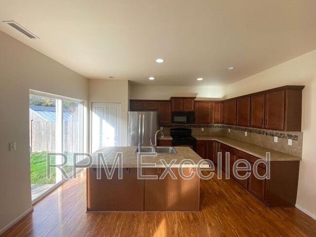 Building Photo - 20024 19th Ave E