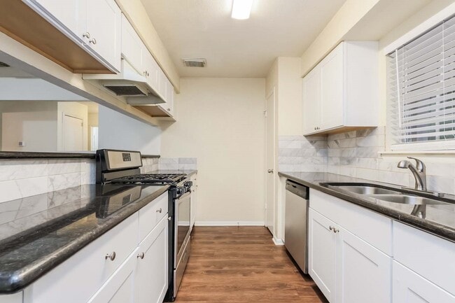 Building Photo - 3322 Dawnwood Dr