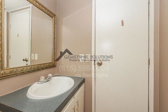 Building Photo - 5576 Hargrove Rd