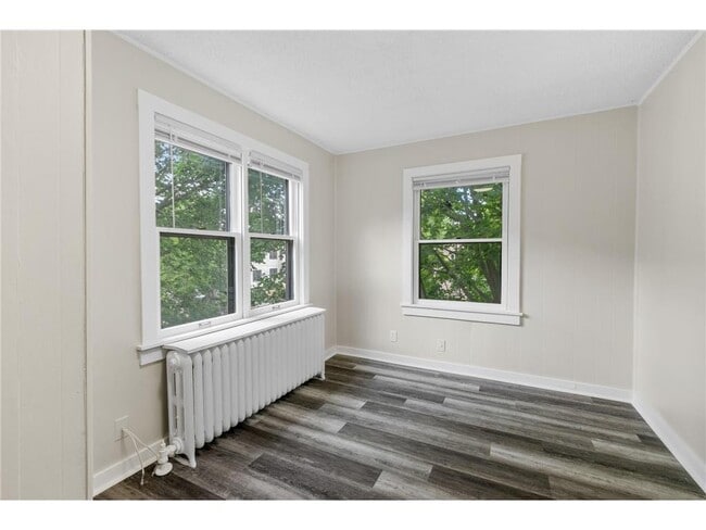 Building Photo - 2512 Dupont Ave S