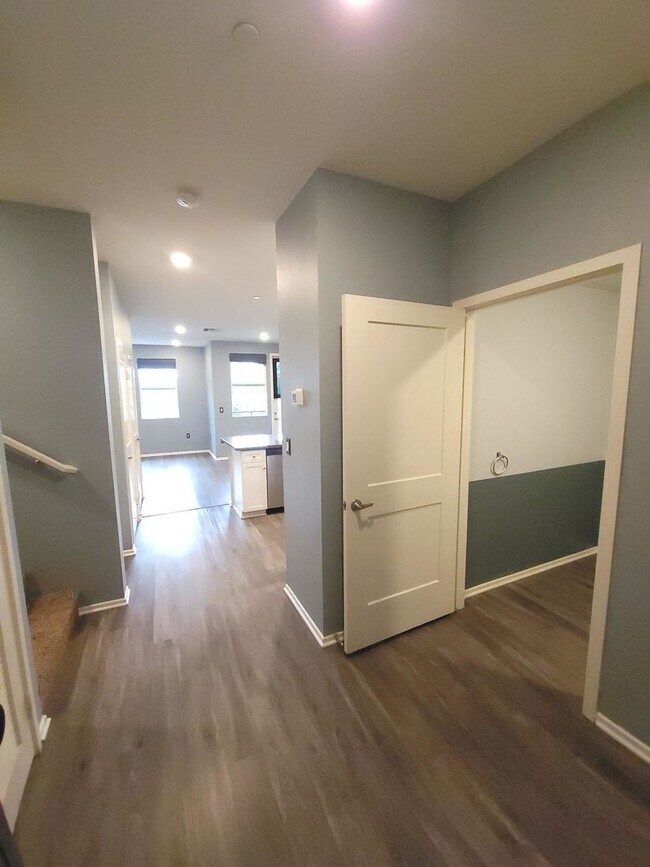 Building Photo - 10244 Artesia Blvd