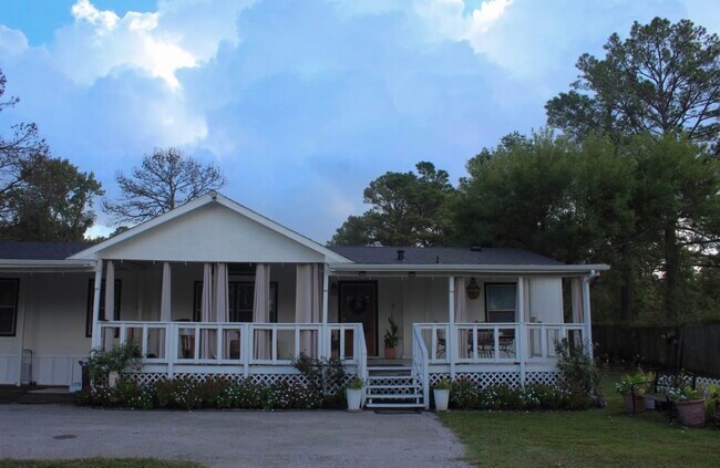 Building Photo - 19130 FM 2100 Rd