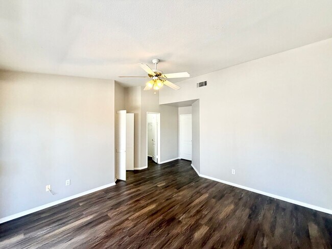 Building Photo - 27071 School Park Dr