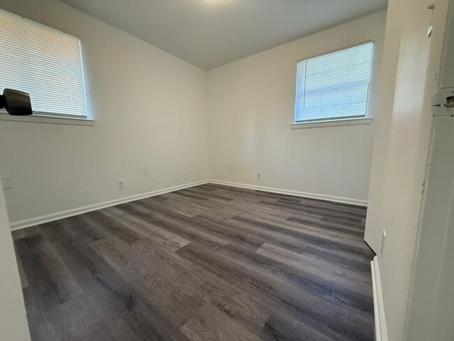 Building Photo - FOR RENT – AVAILABLE NOW