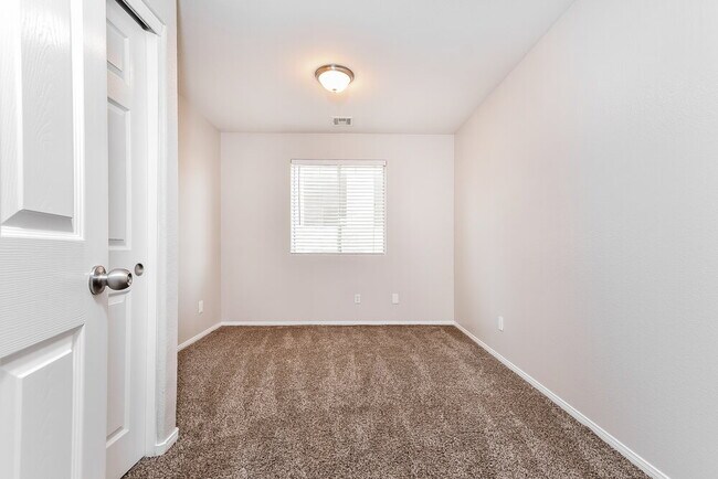 Building Photo - 9434 Havasu Canyon Ave