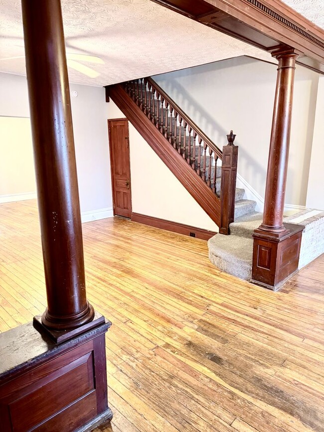 Building Photo - Charming & Spacious Historic 5-Bedroom Home for Rent in Carlisle, PA