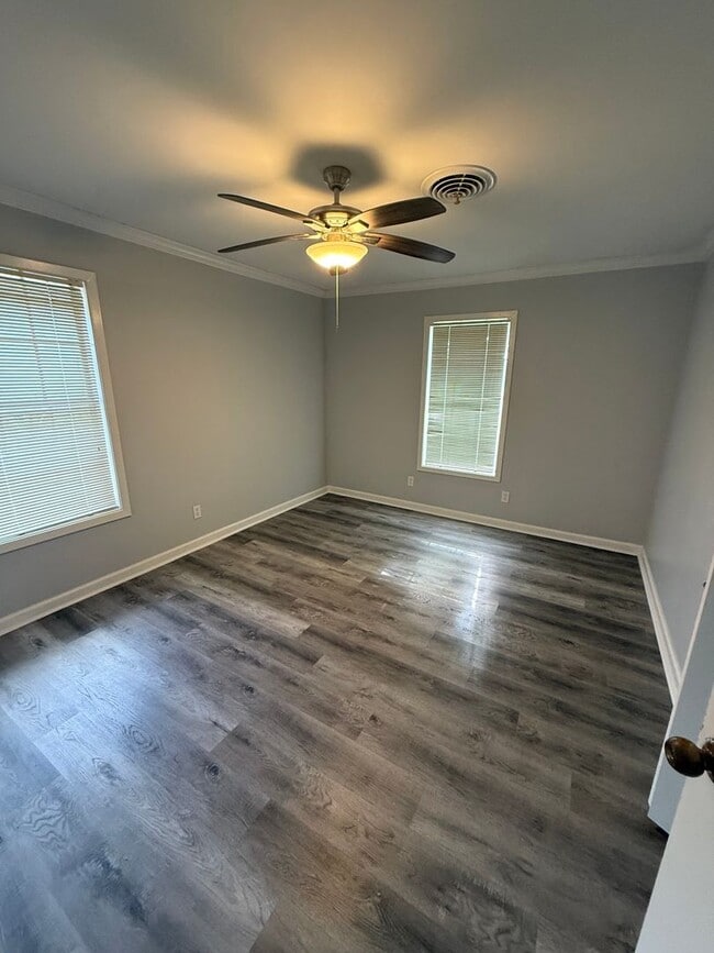 Building Photo - 4 Bed 2.5 Bath House