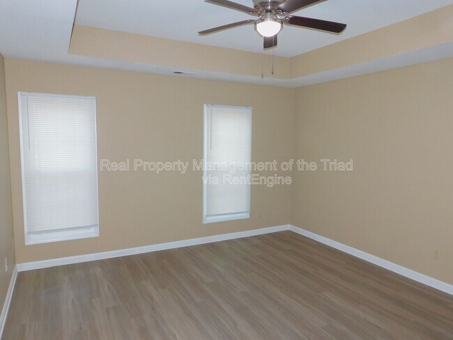Building Photo - 7185 Avenbury Cir