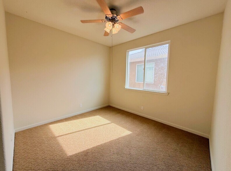 Building Photo - 4290 Lasalle Dr