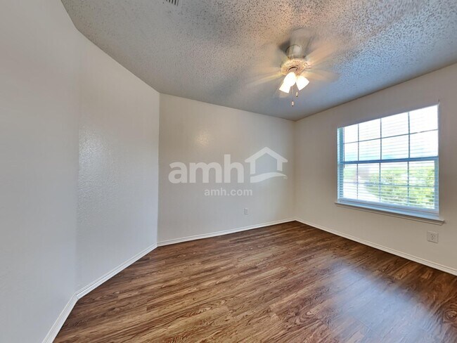 Building Photo - 1500 Westfield Ln