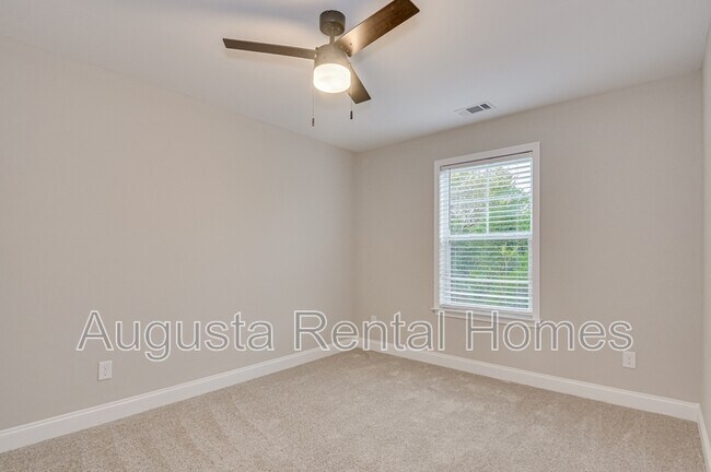 Building Photo - 34 Sherman St