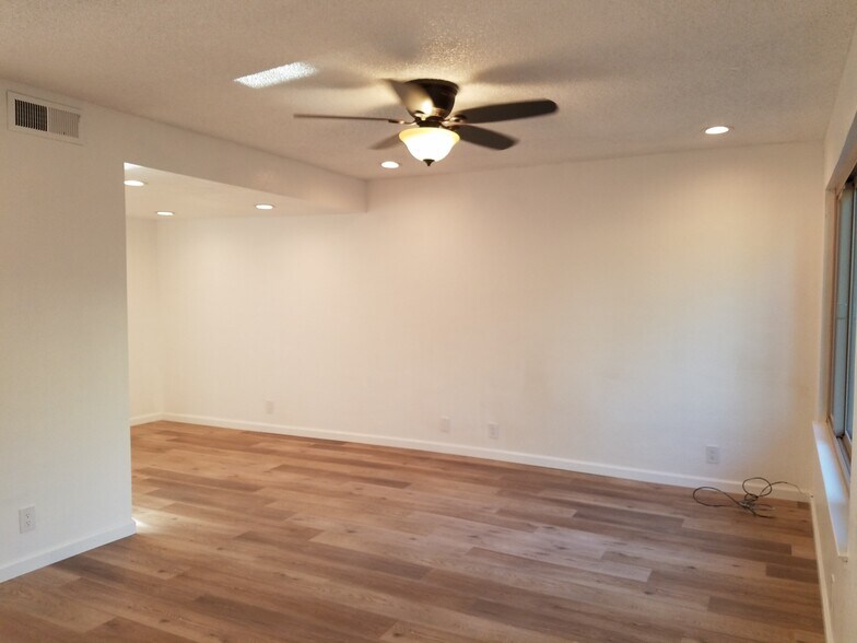 Building Photo - 792 Ferndale Ct