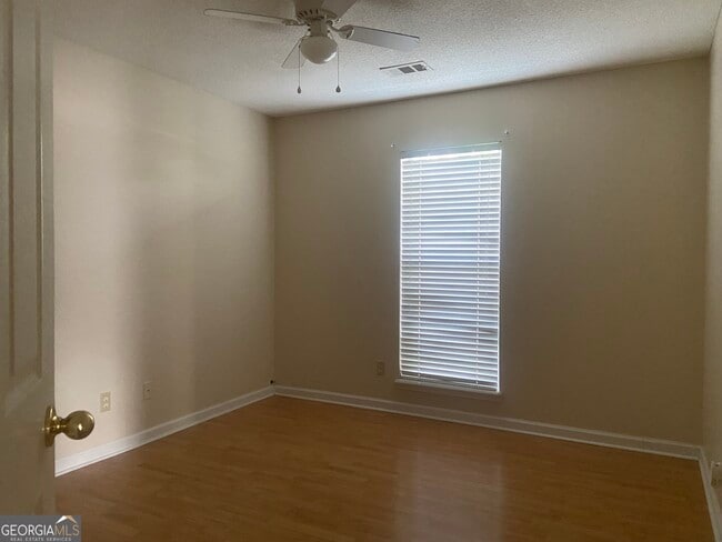 Building Photo - 105 Luster Ct