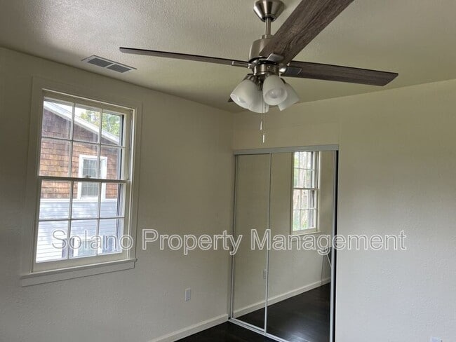 Building Photo - 132 Calhoun St