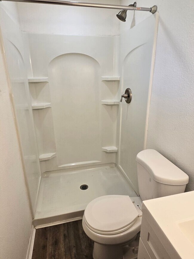 Building Photo - 3-bedroom by New Re-developed Paradise Val...