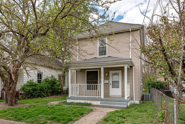 Building Photo - 1915 Woodlawn Ave