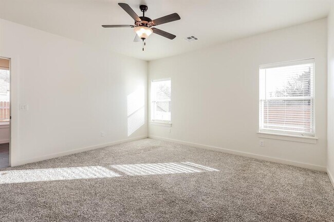 Building Photo - 320 W 3rd St