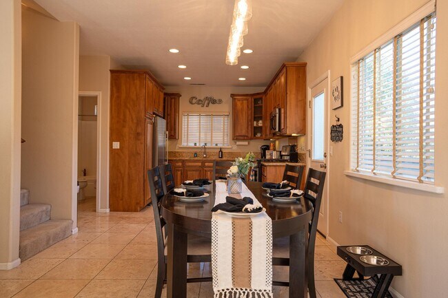 Building Photo - 175 Poker Flat Rd