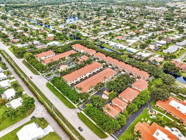 Building Photo - 2414 Venetian Way