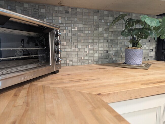 Building Photo - 708 Rambling Dr Cir