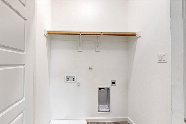 Building Photo - 4 Bed 3 Bath Luxurious Townhome in Frisco!