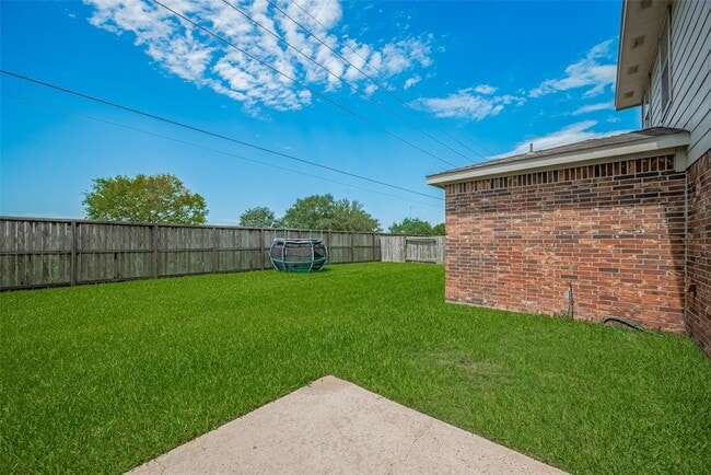 Building Photo - 21627 Cozy Hollow Ln