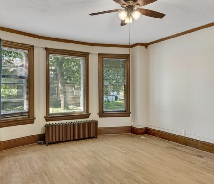 Building Photo - 1128 6th St S